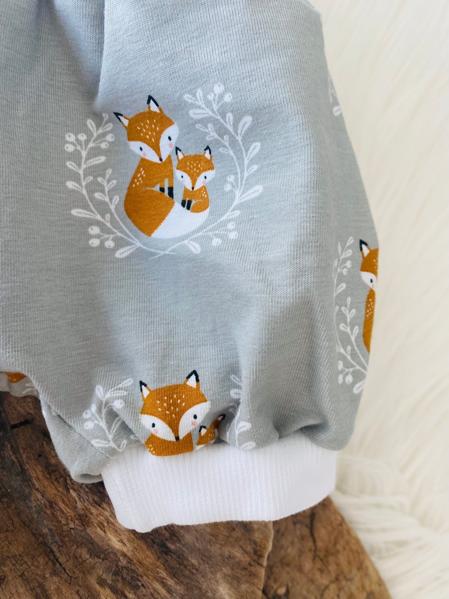 Kurze Pumphose kleine Fuchsfamilie