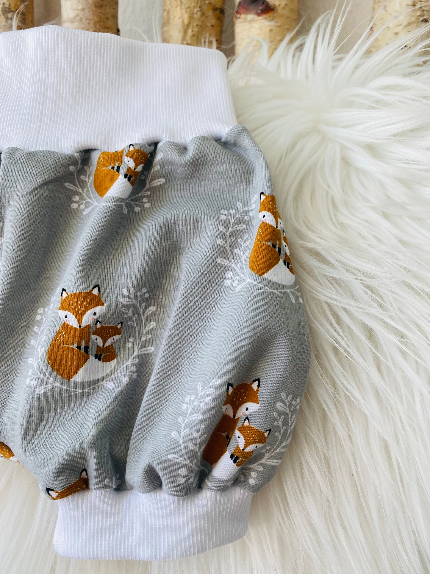 Kurze Pumphose kleine Fuchsfamilie